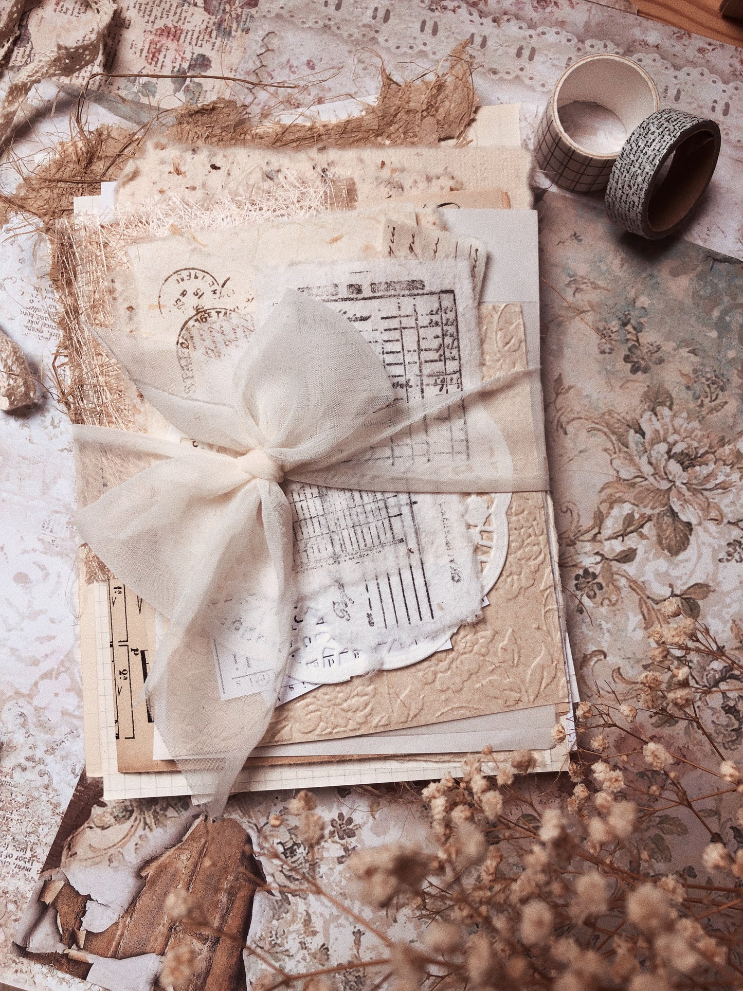Surprise paper bundle - 30 sheets